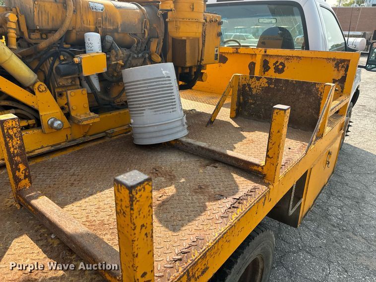 image for item EE7625 1999 Ford F550 drilling rig truck