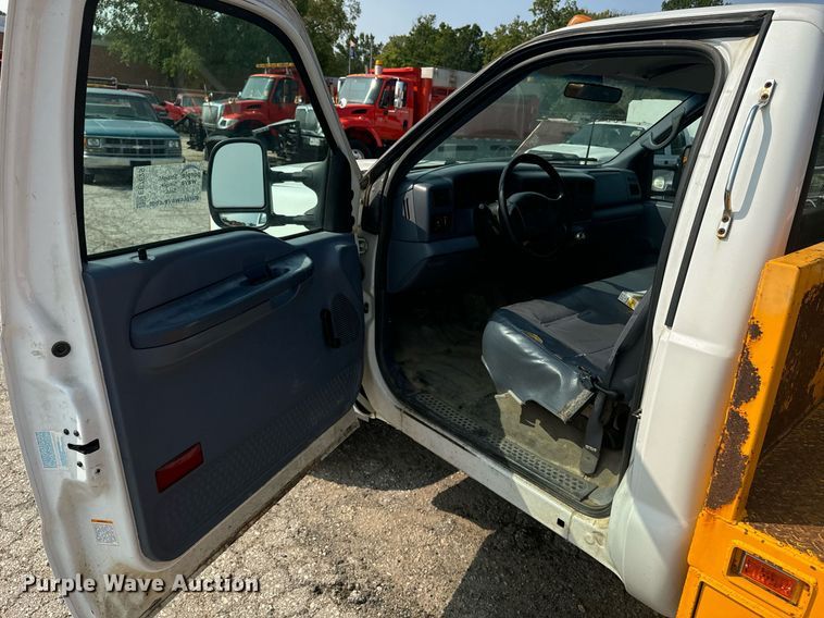 image for item EE7625 1999 Ford F550 drilling rig truck