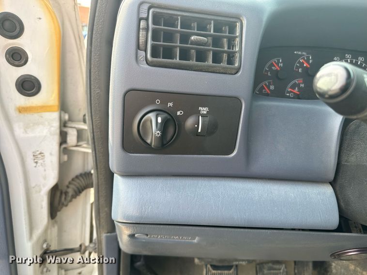 image for item EE7625 1999 Ford F550 drilling rig truck