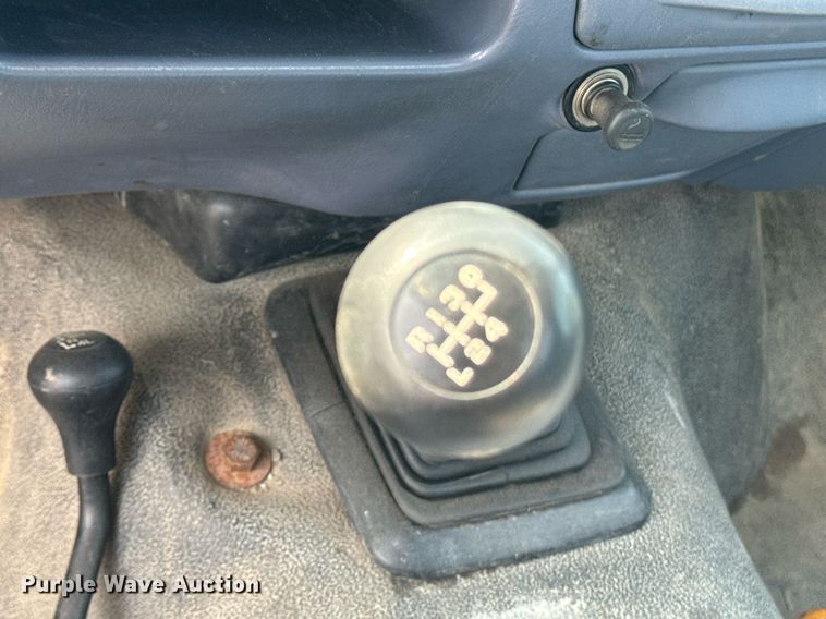 image for item EE7625 1999 Ford F550 drilling rig truck