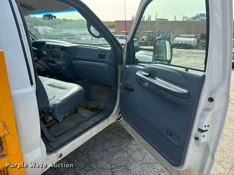 image for item EE7625 1999 Ford F550 drilling rig truck