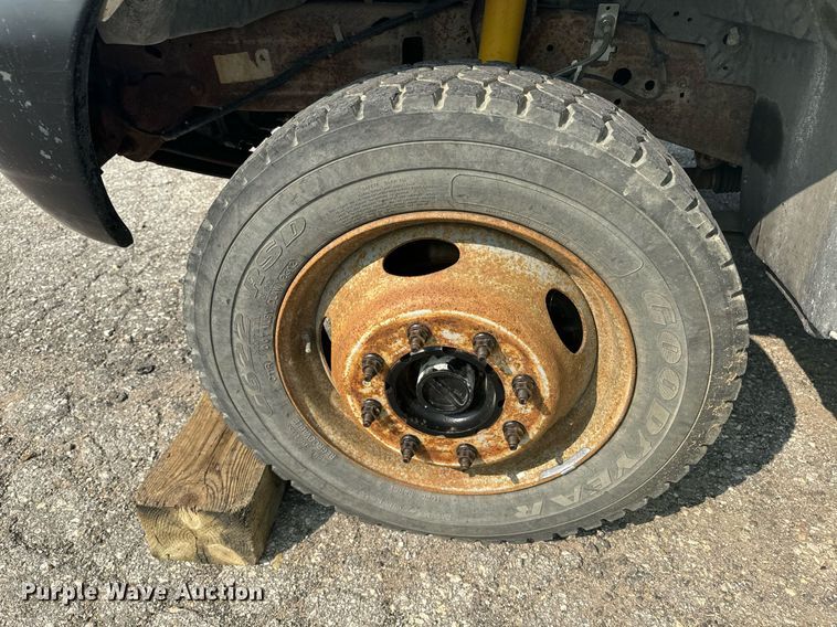 image for item EE7625 1999 Ford F550 drilling rig truck