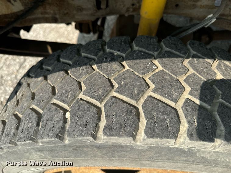 image for item EE7625 1999 Ford F550 drilling rig truck