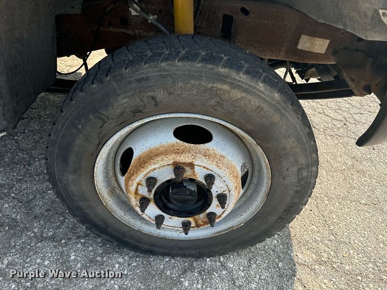 image for item EE7625 1999 Ford F550 drilling rig truck