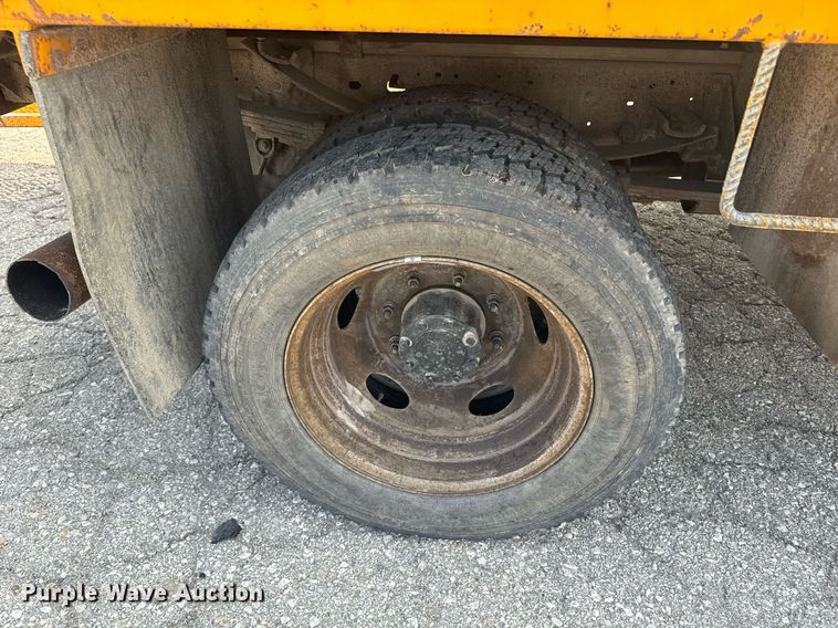 image for item EE7625 1999 Ford F550 drilling rig truck