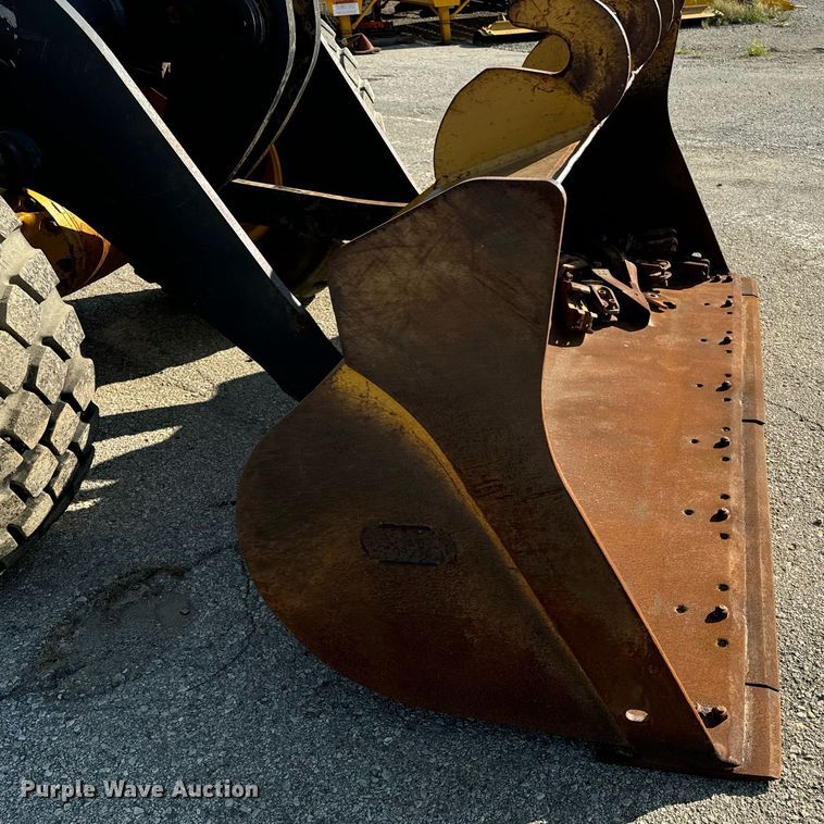 image for item EE7626 2005 John Deere 444J wheel loader