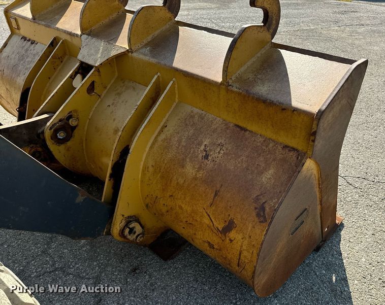 image for item EE7626 2005 John Deere 444J wheel loader