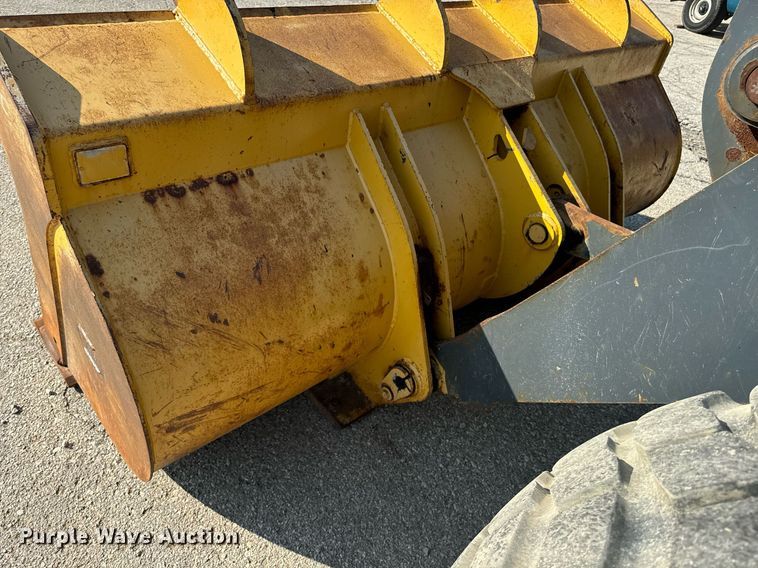 image for item EE7626 2005 John Deere 444J wheel loader