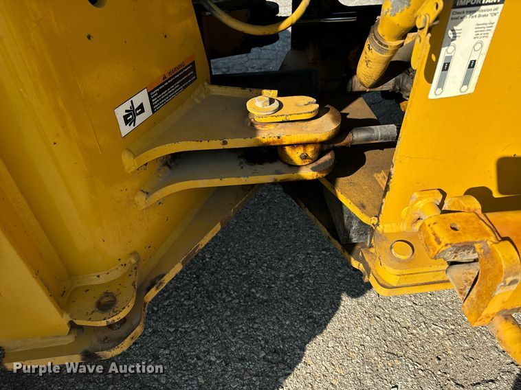 image for item EE7626 2005 John Deere 444J wheel loader