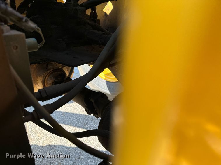 image for item EE7626 2005 John Deere 444J wheel loader