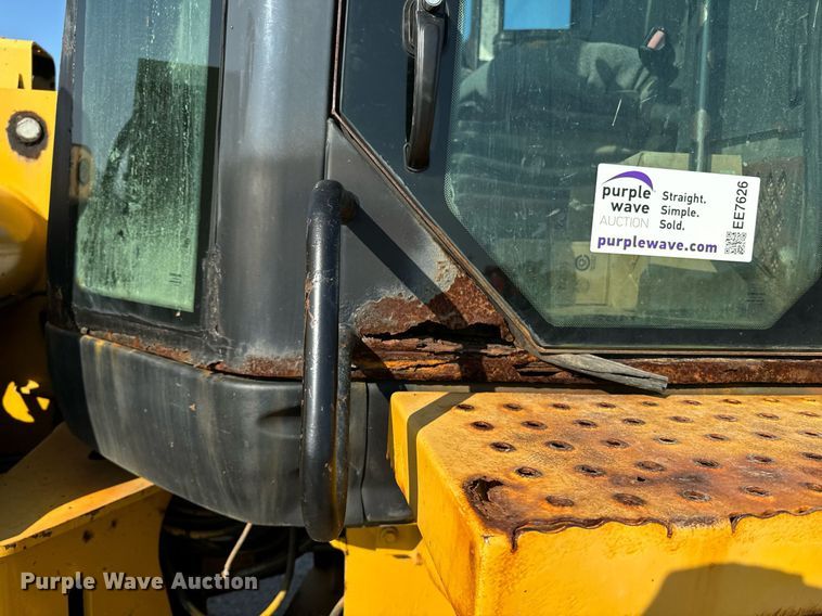 image for item EE7626 2005 John Deere 444J wheel loader