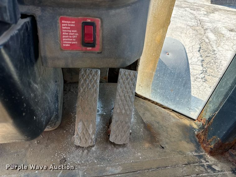 image for item EE7626 2005 John Deere 444J wheel loader