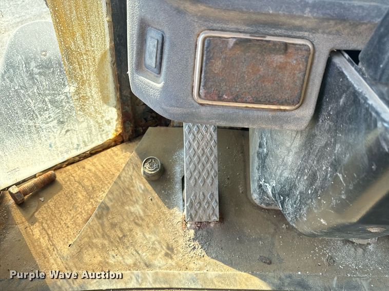 image for item EE7626 2005 John Deere 444J wheel loader