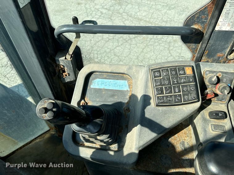 image for item EE7626 2005 John Deere 444J wheel loader