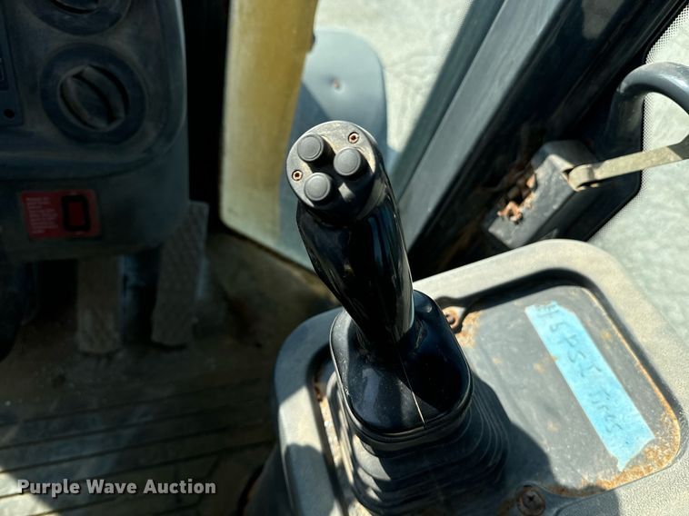 image for item EE7626 2005 John Deere 444J wheel loader