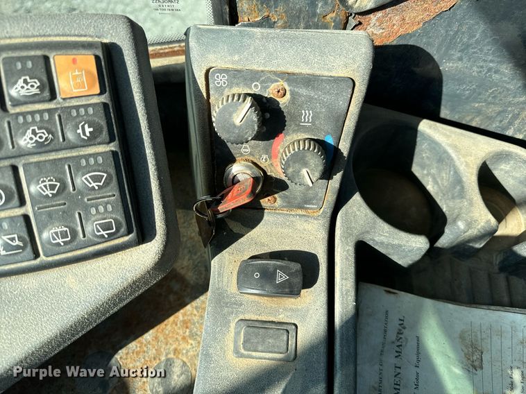 image for item EE7626 2005 John Deere 444J wheel loader