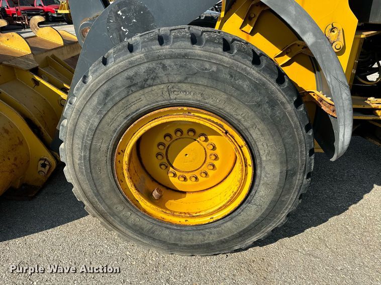 image for item EE7626 2005 John Deere 444J wheel loader