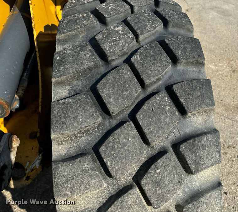 image for item EE7626 2005 John Deere 444J wheel loader