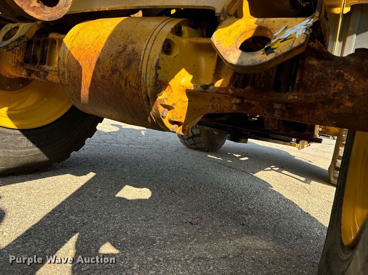 image for item EE7626 2005 John Deere 444J wheel loader