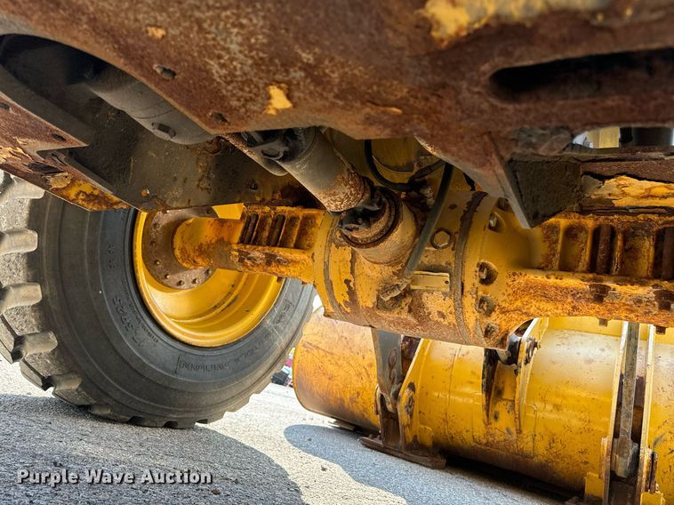 image for item EE7626 2005 John Deere 444J wheel loader