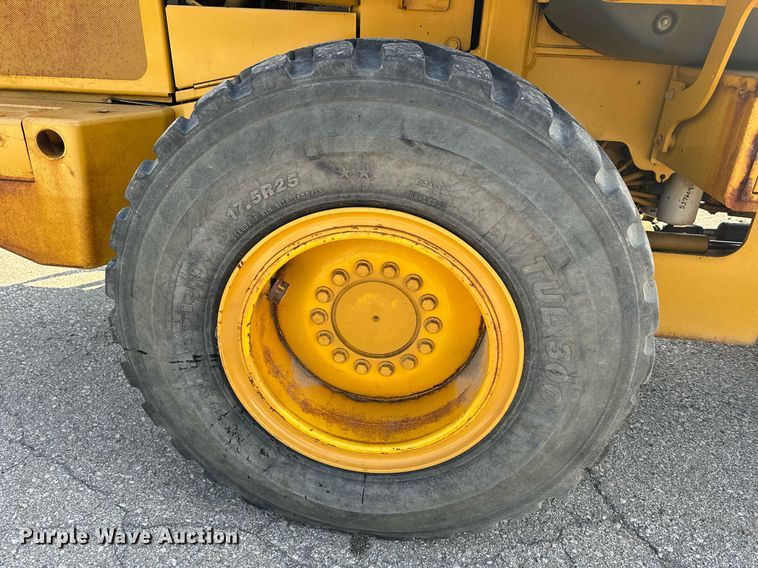 image for item EE7626 2005 John Deere 444J wheel loader
