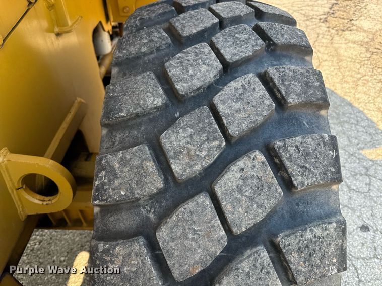 image for item EE7626 2005 John Deere 444J wheel loader