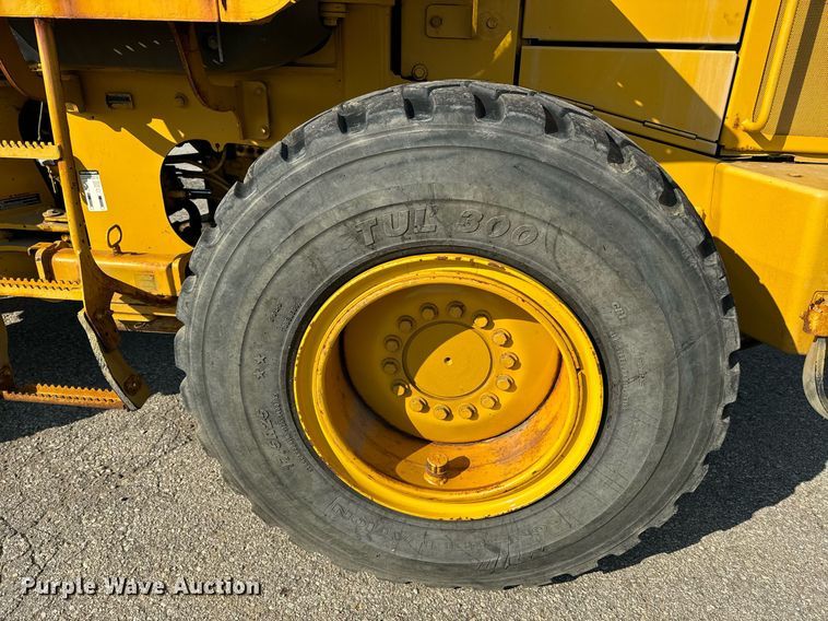 image for item EE7626 2005 John Deere 444J wheel loader