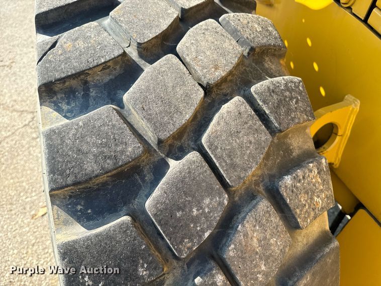 image for item EE7626 2005 John Deere 444J wheel loader