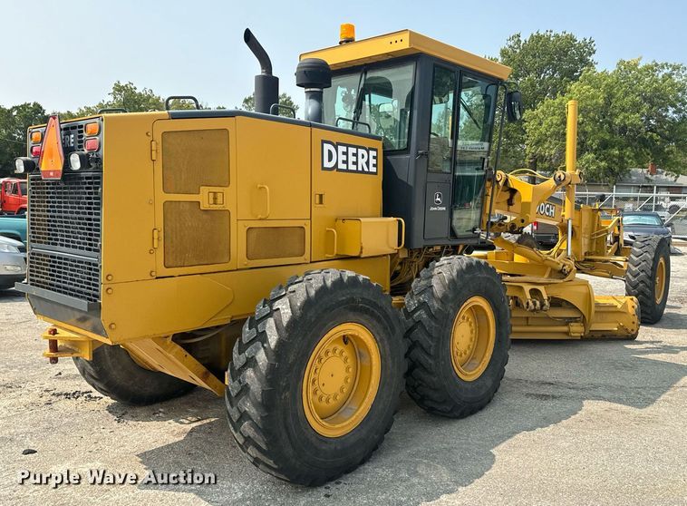 image for item EE7628 2004 John Deere 670CH motor grader