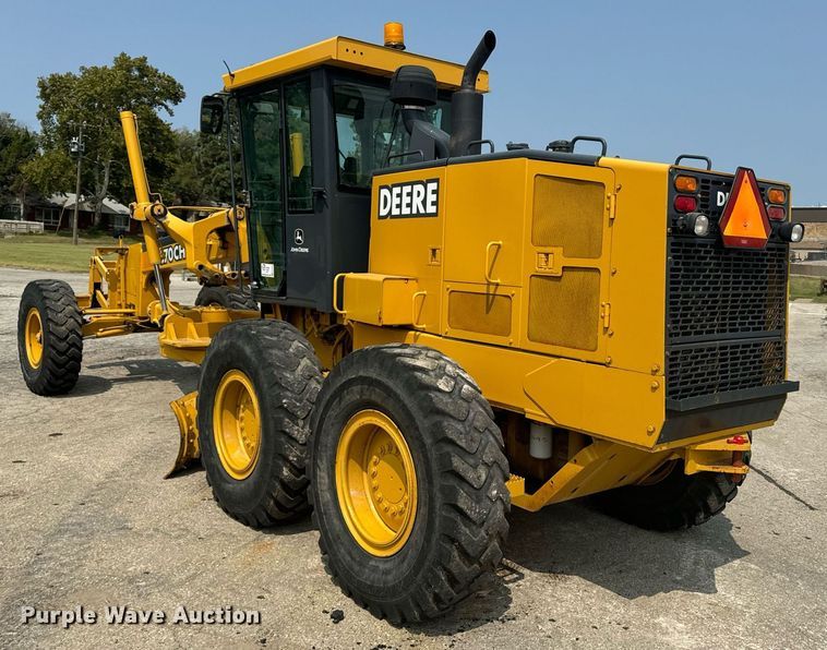 image for item EE7628 2004 John Deere 670CH motor grader