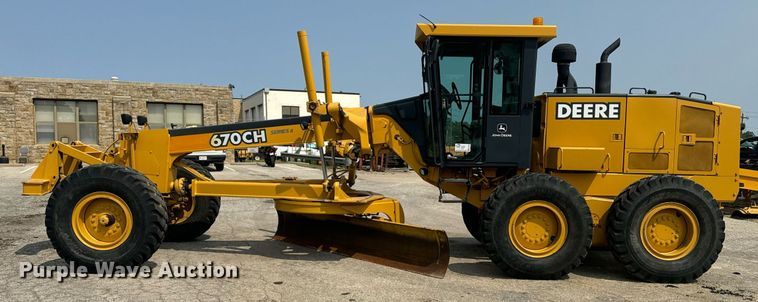image for item EE7628 2004 John Deere 670CH motor grader