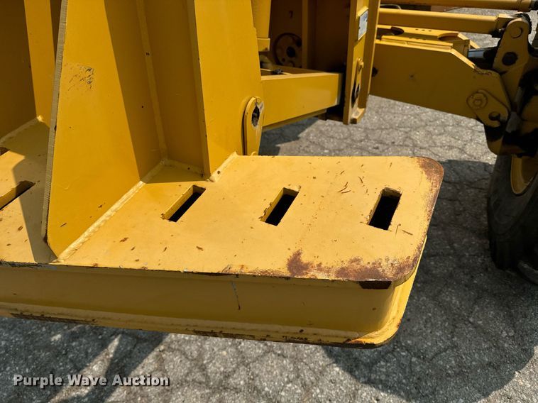 image for item EE7628 2004 John Deere 670CH motor grader