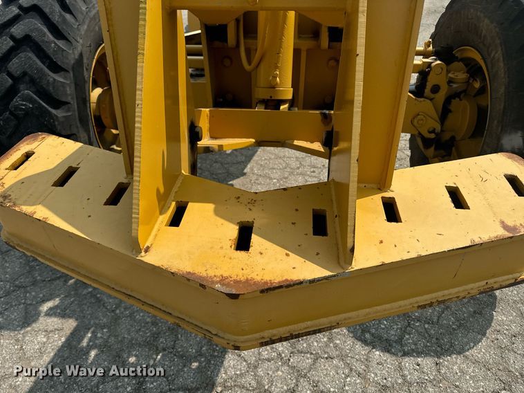 image for item EE7628 2004 John Deere 670CH motor grader