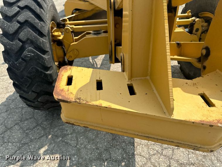 image for item EE7628 2004 John Deere 670CH motor grader