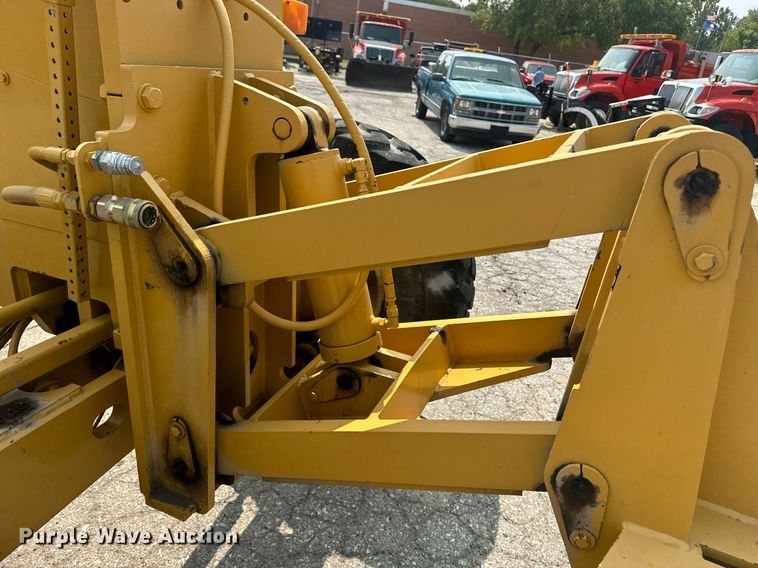 image for item EE7628 2004 John Deere 670CH motor grader