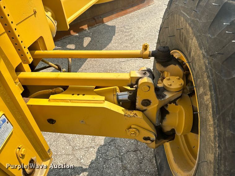 image for item EE7628 2004 John Deere 670CH motor grader