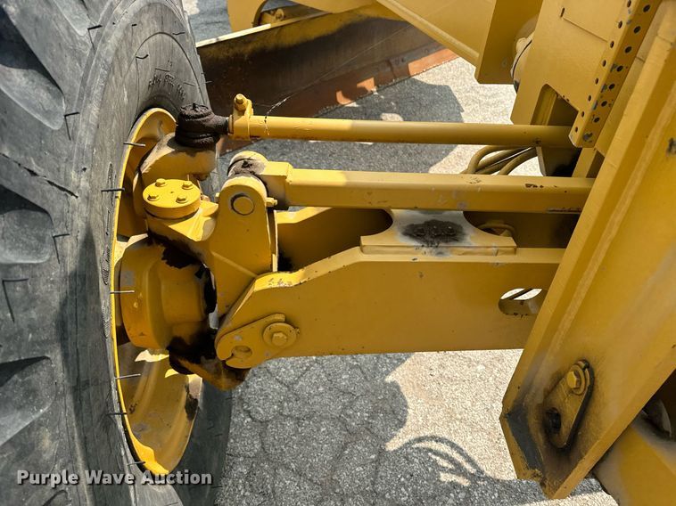 image for item EE7628 2004 John Deere 670CH motor grader