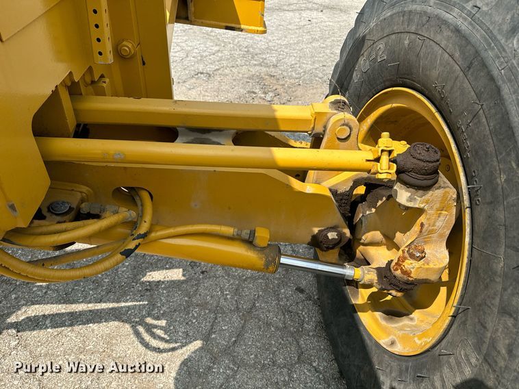 image for item EE7628 2004 John Deere 670CH motor grader