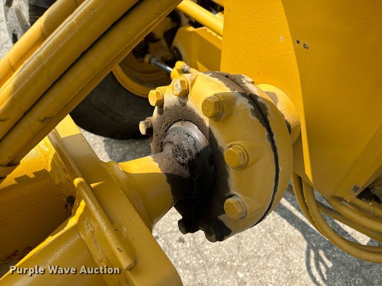 image for item EE7628 2004 John Deere 670CH motor grader