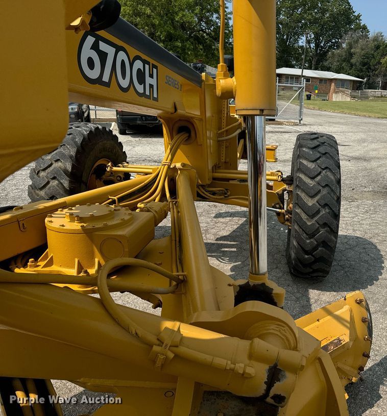 image for item EE7628 2004 John Deere 670CH motor grader