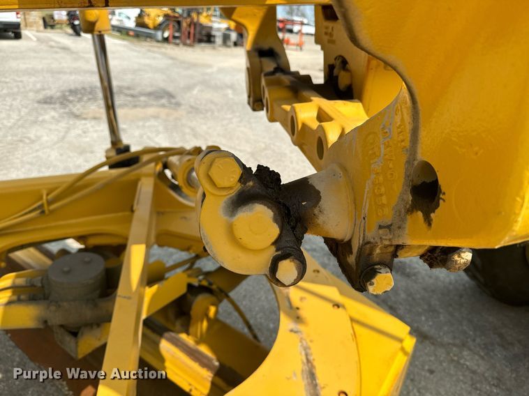 image for item EE7628 2004 John Deere 670CH motor grader