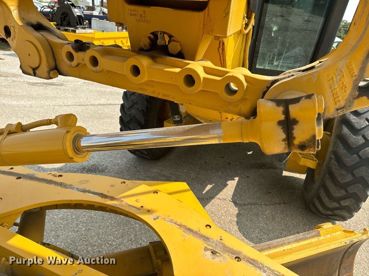 image for item EE7628 2004 John Deere 670CH motor grader