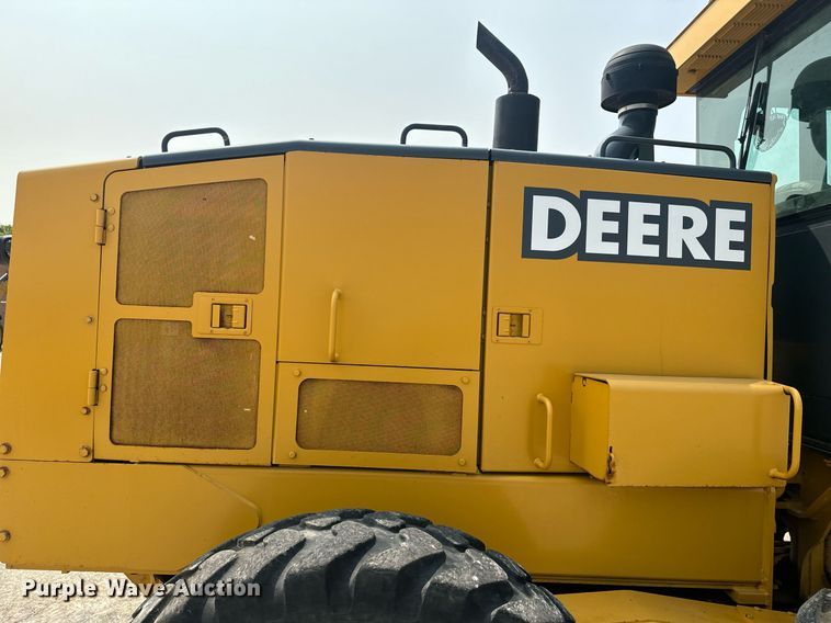 image for item EE7628 2004 John Deere 670CH motor grader