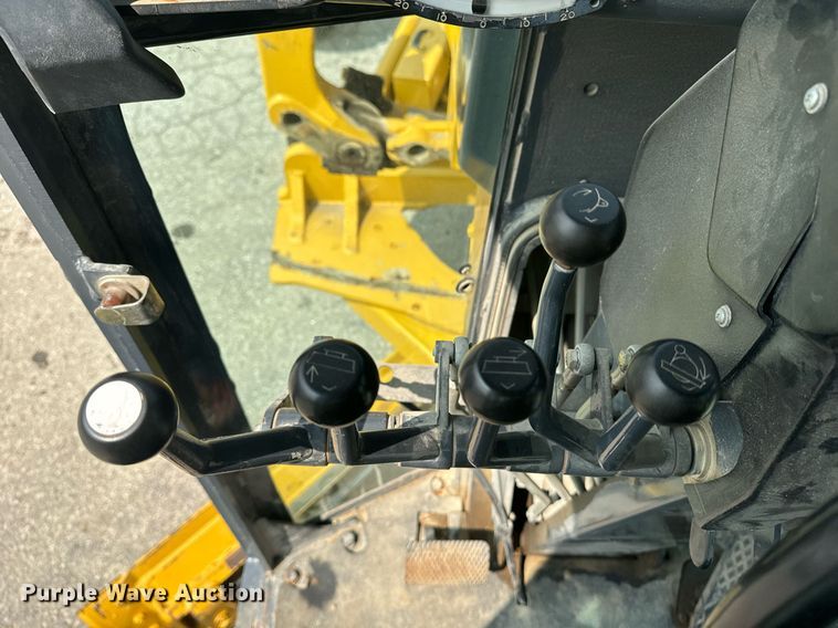 image for item EE7628 2004 John Deere 670CH motor grader