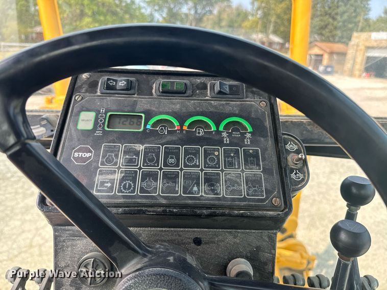 image for item EE7628 2004 John Deere 670CH motor grader