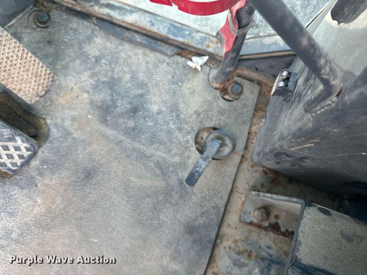 image for item EE7628 2004 John Deere 670CH motor grader