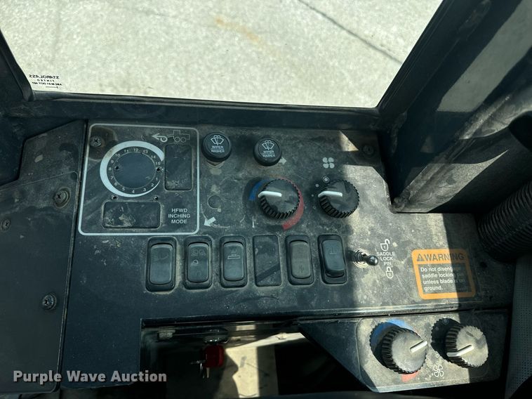 image for item EE7628 2004 John Deere 670CH motor grader