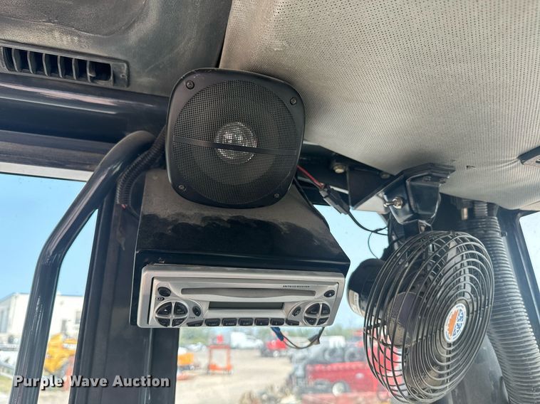 image for item EE7628 2004 John Deere 670CH motor grader