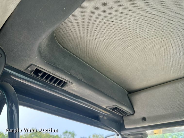 image for item EE7628 2004 John Deere 670CH motor grader