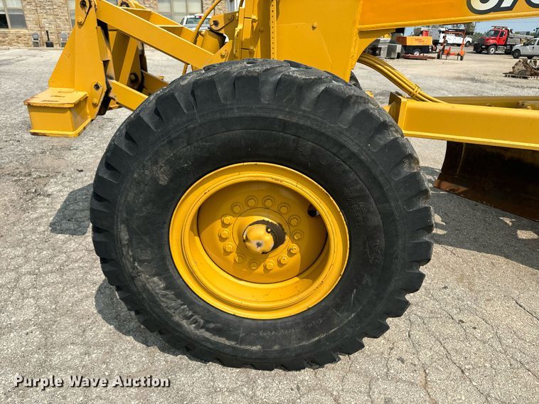 image for item EE7628 2004 John Deere 670CH motor grader